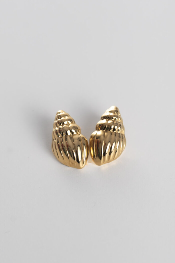 Shell Hug Earrings