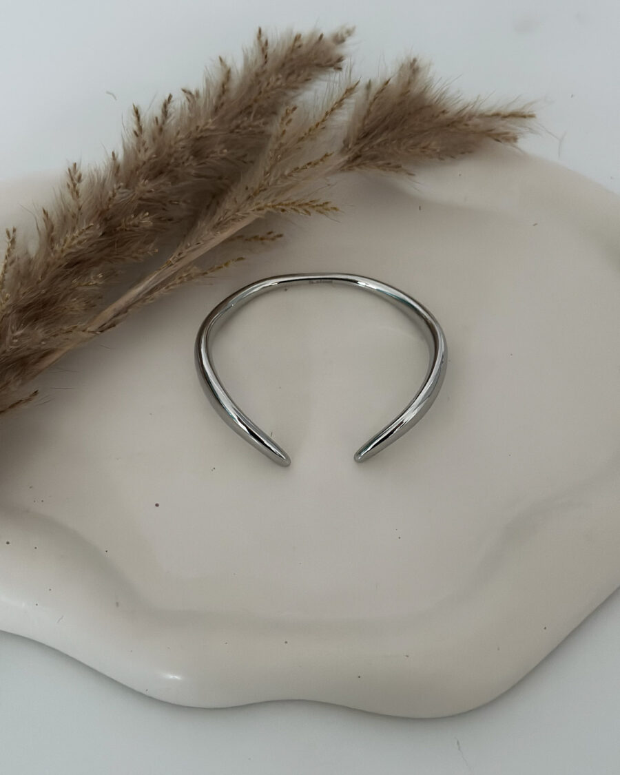Loving Touch Silver Cuff - Seleniajewels